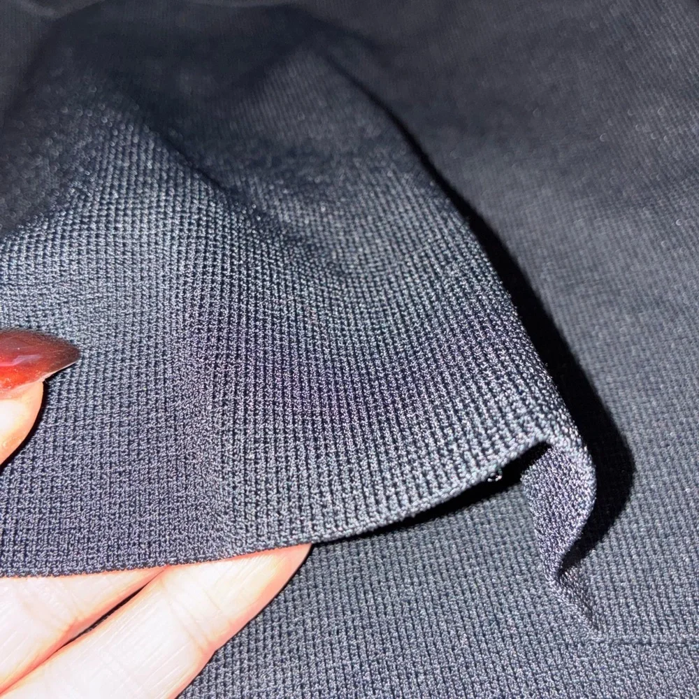 Forever 21 Black Long Sleeve Scoopneck Crop Top - Picture 2 of 3